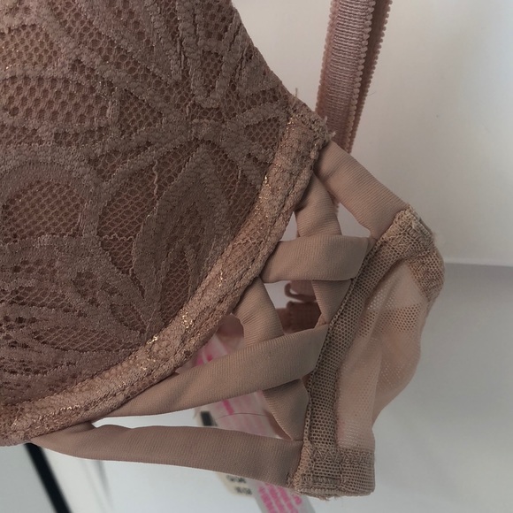 Victoria Secrets PINK Date Push- Up Bra - Picture 3 of 4